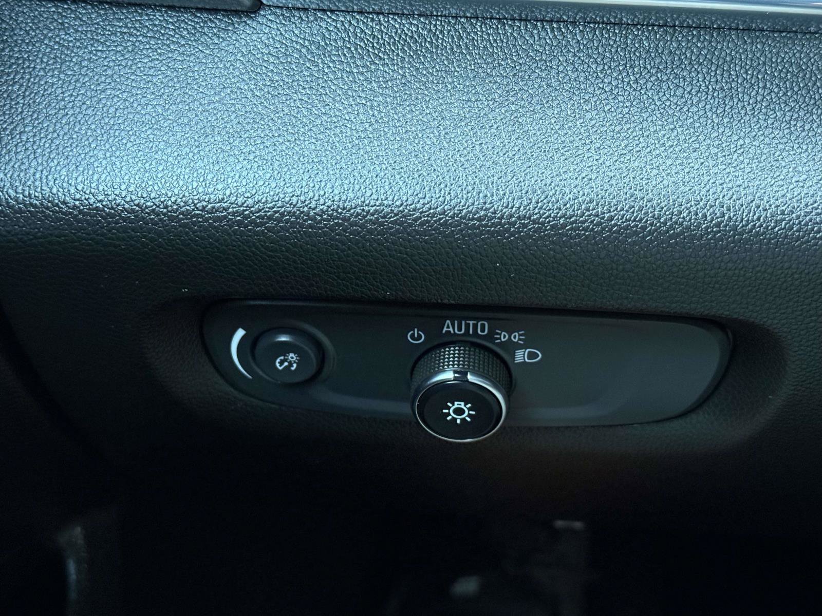 Used 2023 Chevrolet Traverse LT AWD/4WD image 22