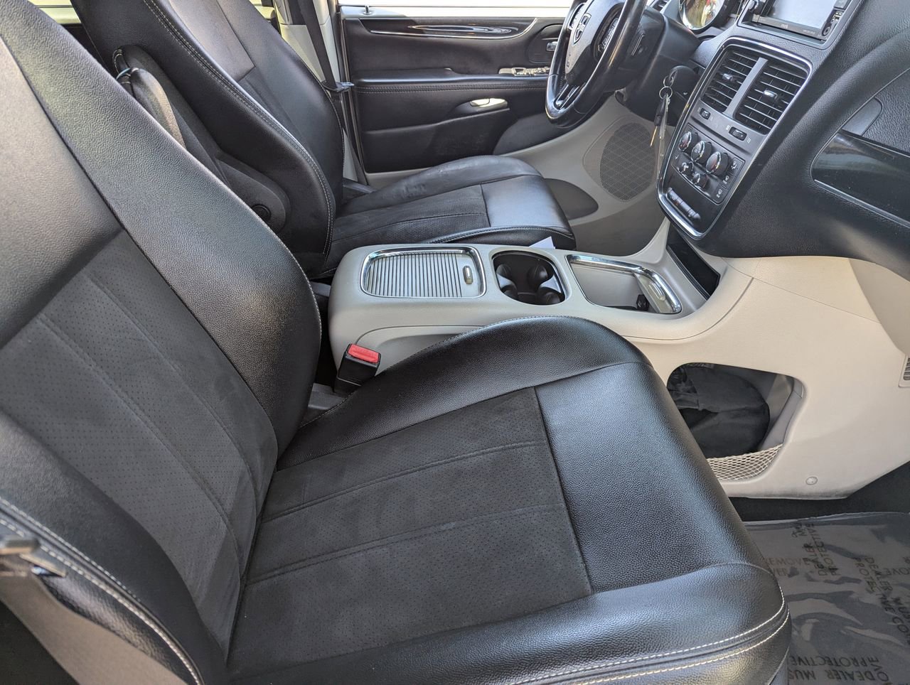 Used 2019 Dodge Grand Caravan SXT image 9