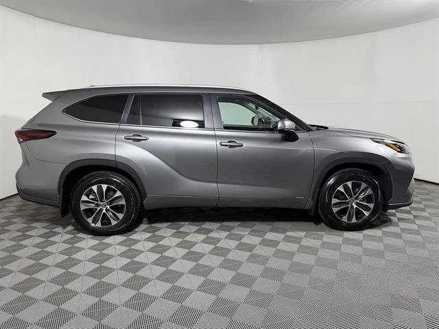 Certified 2026 Toyota Highlander XLE AWD/4WD image 4