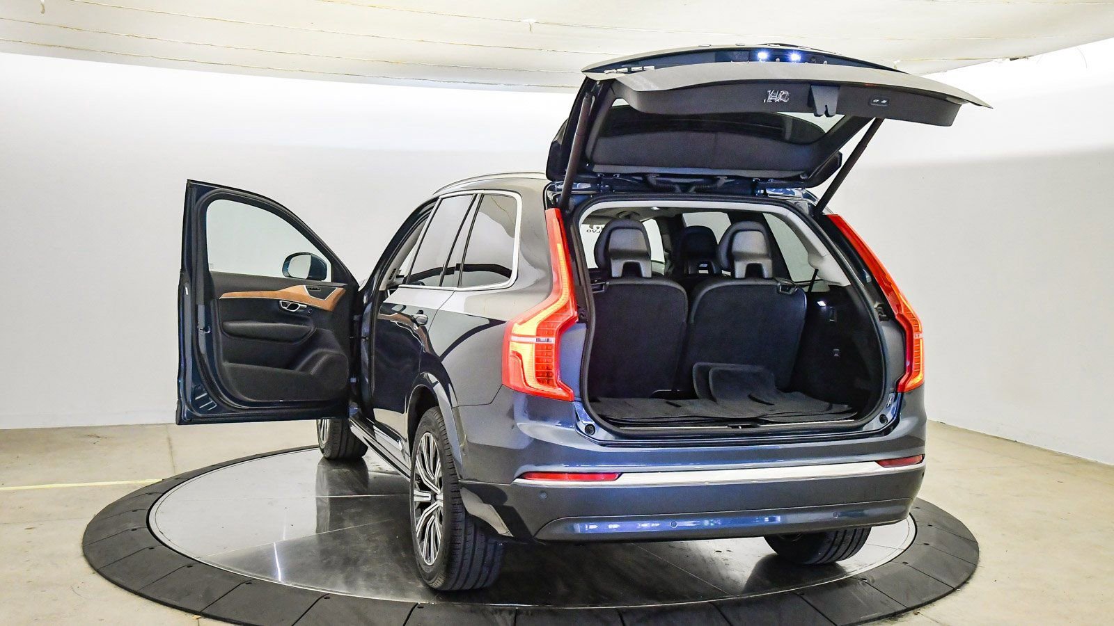 Certified 2025 Volvo XC90 B6 Ultra image 27