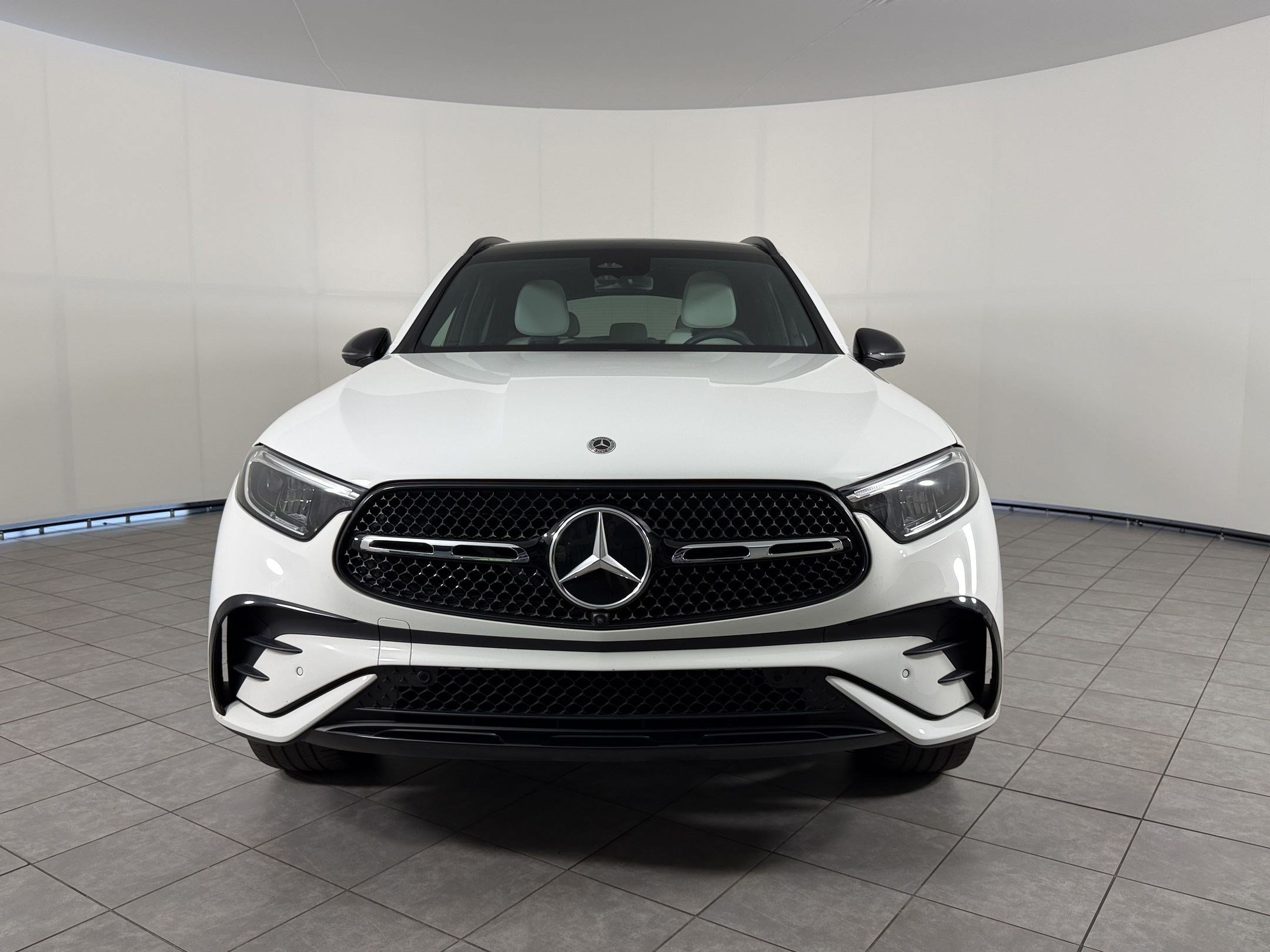 Used 2024 Mercedes-Benz GLC 300 4MATIC image 6