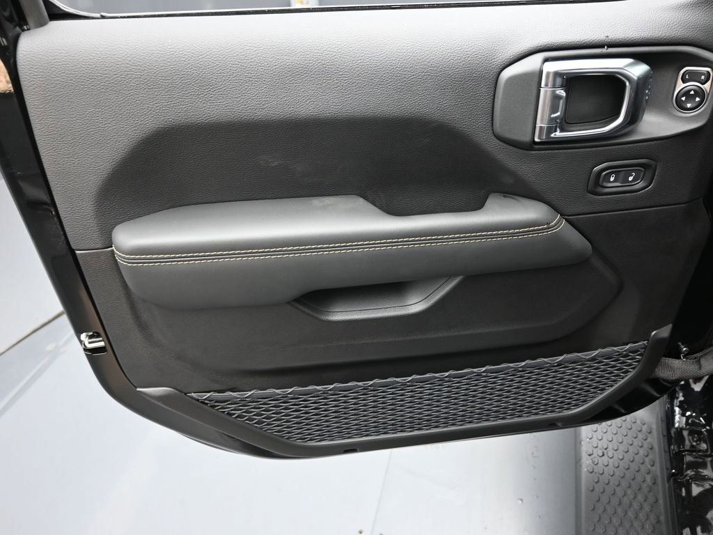 New 2025 Jeep Wrangler Sahara image 9