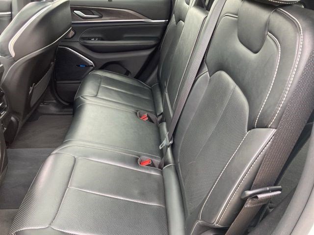 Certified 2022 Jeep Grand Cherokee Overland w/ Advanced Protech Group III AWD/4WD image 26