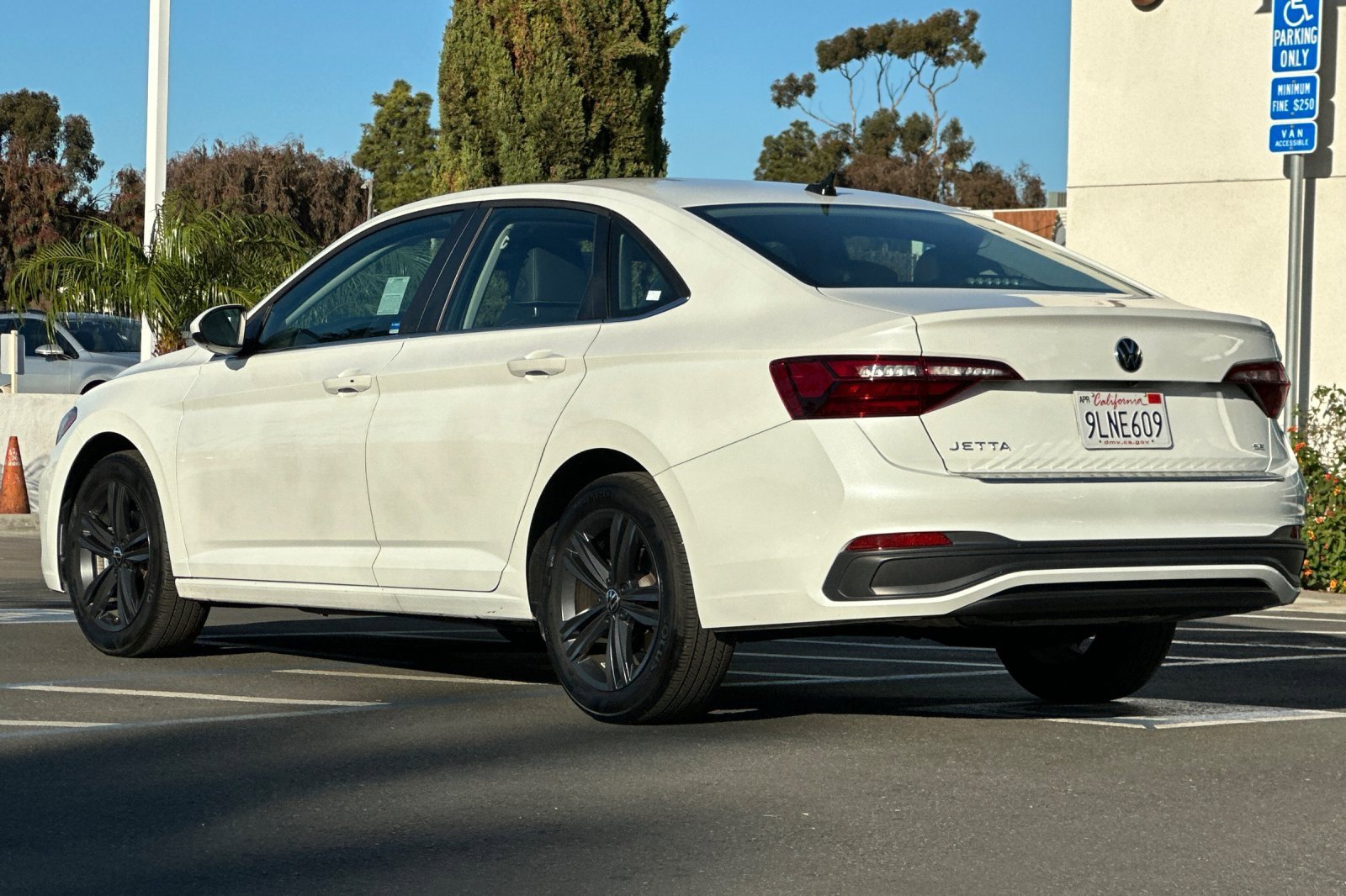 Certified 2024 Volkswagen Jetta SE image 6