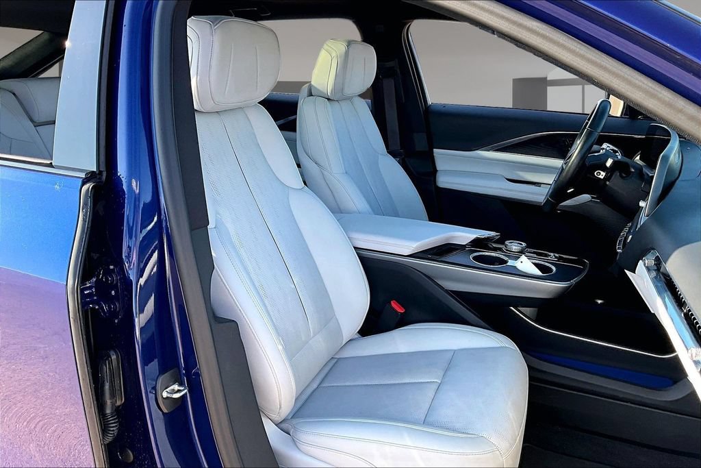 Certified 2024 Cadillac Lyriq Luxury AWD/4WD image 7