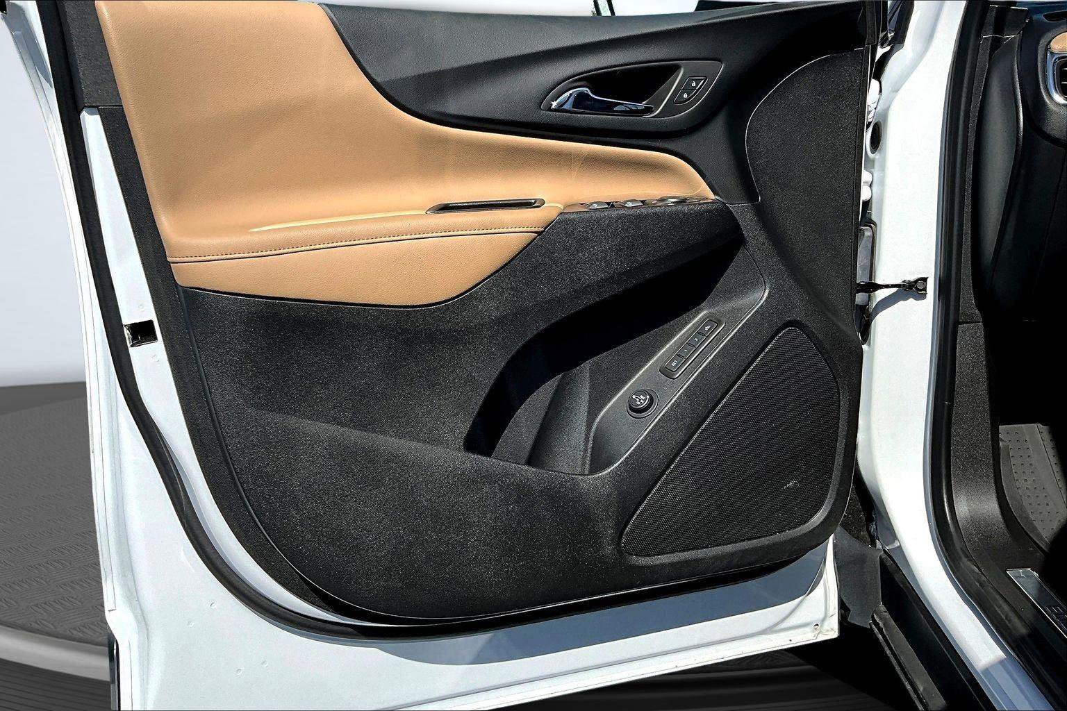 Used 2023 Chevrolet Equinox Premier image 24