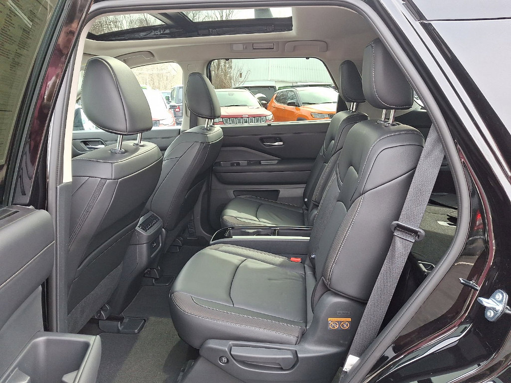 Used 2024 Nissan Pathfinder SL w/ SL Premium Package image 20