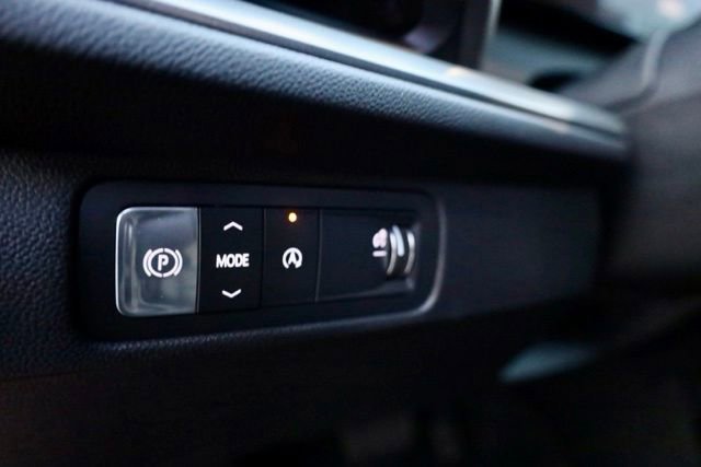 Used 2025 Chevrolet Traverse LT image 21