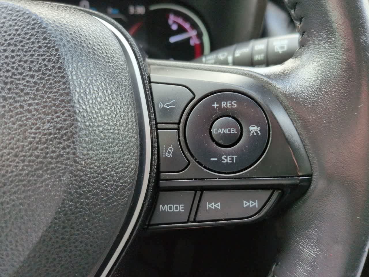 Used 2019 Toyota RAV4 Limited w/ Cold Weather Package FWD image 25