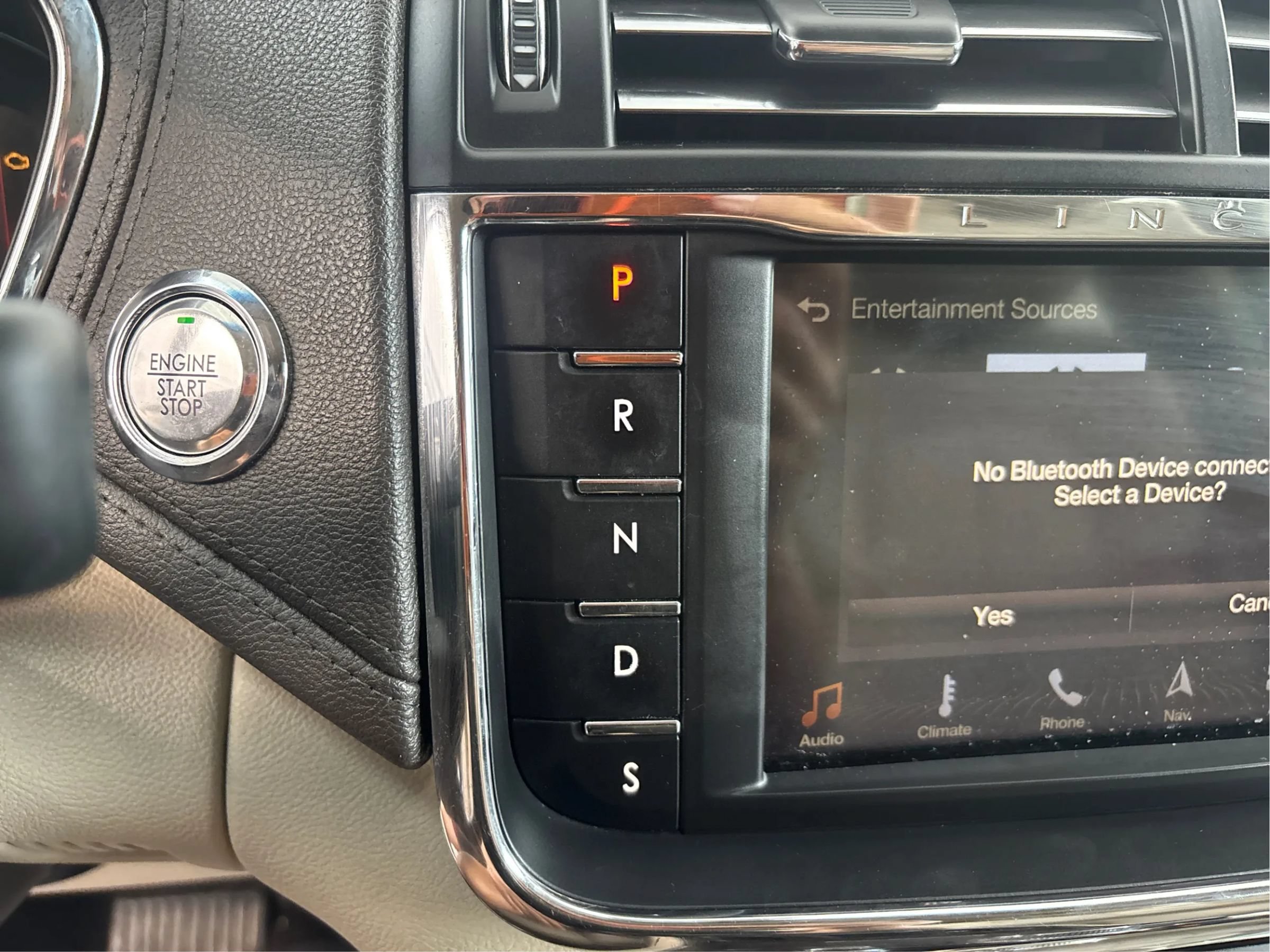 Used 2017 Lincoln Continental Select FWD image 45