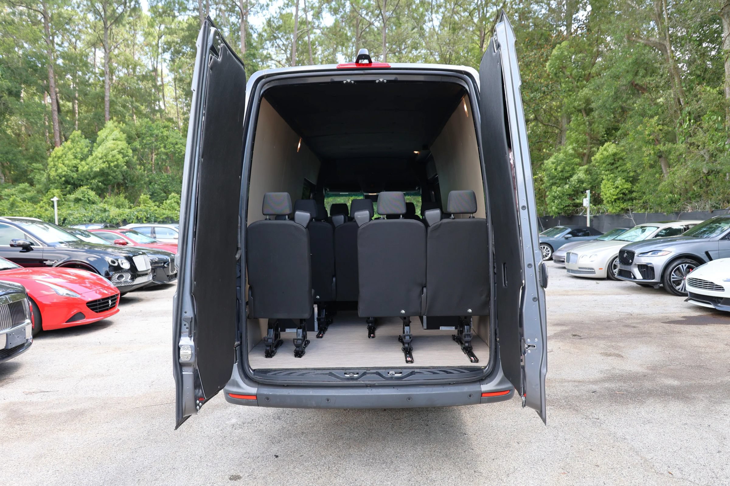 Used 2022 Mercedes-Benz Sprinter 4500 w/ Parking Package image 31