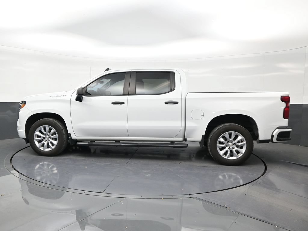 Used 2022 Chevrolet Silverado 1500 Custom RWD image 2
