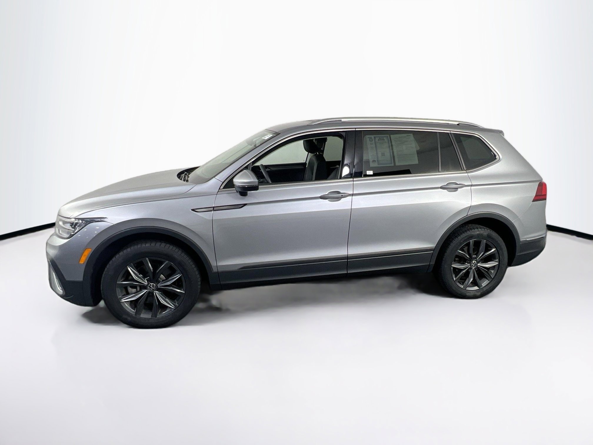 Used 2022 Volkswagen Tiguan SE AWD/4WD image 8