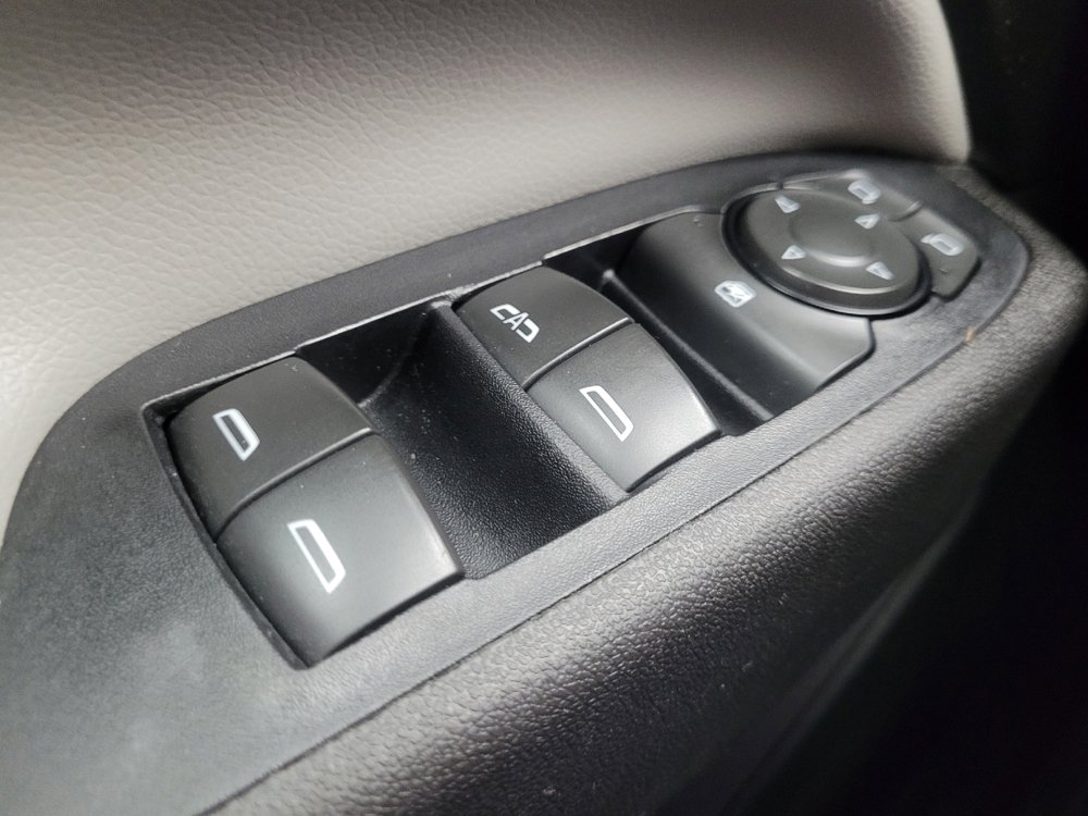 Used 2018 Chevrolet Equinox LS image 27