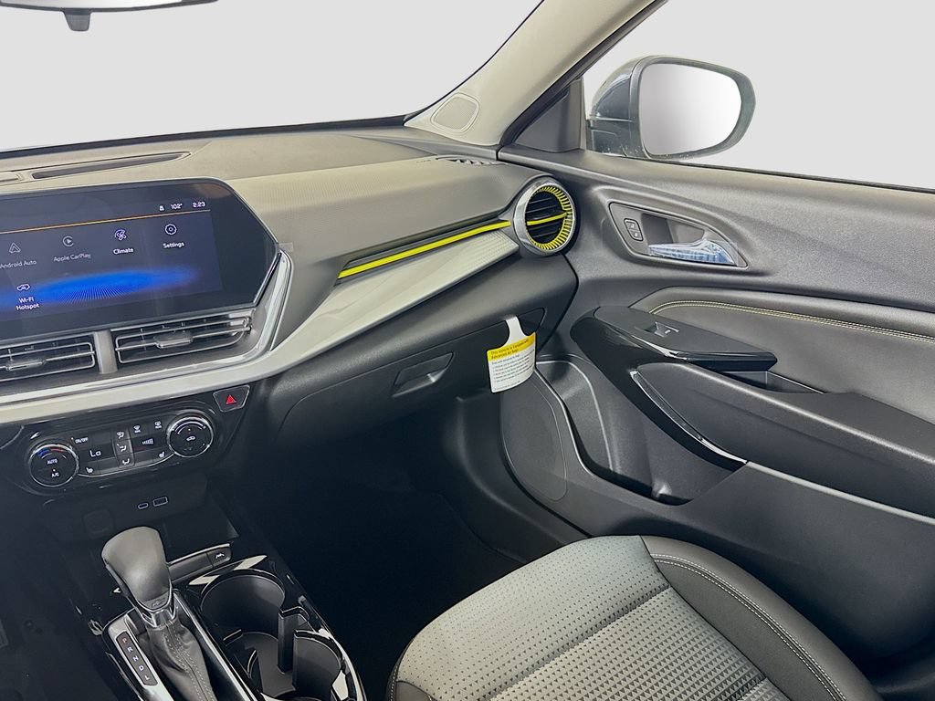 New 2026 Chevrolet Trax LT w/ Midnight Edition FWD image 24