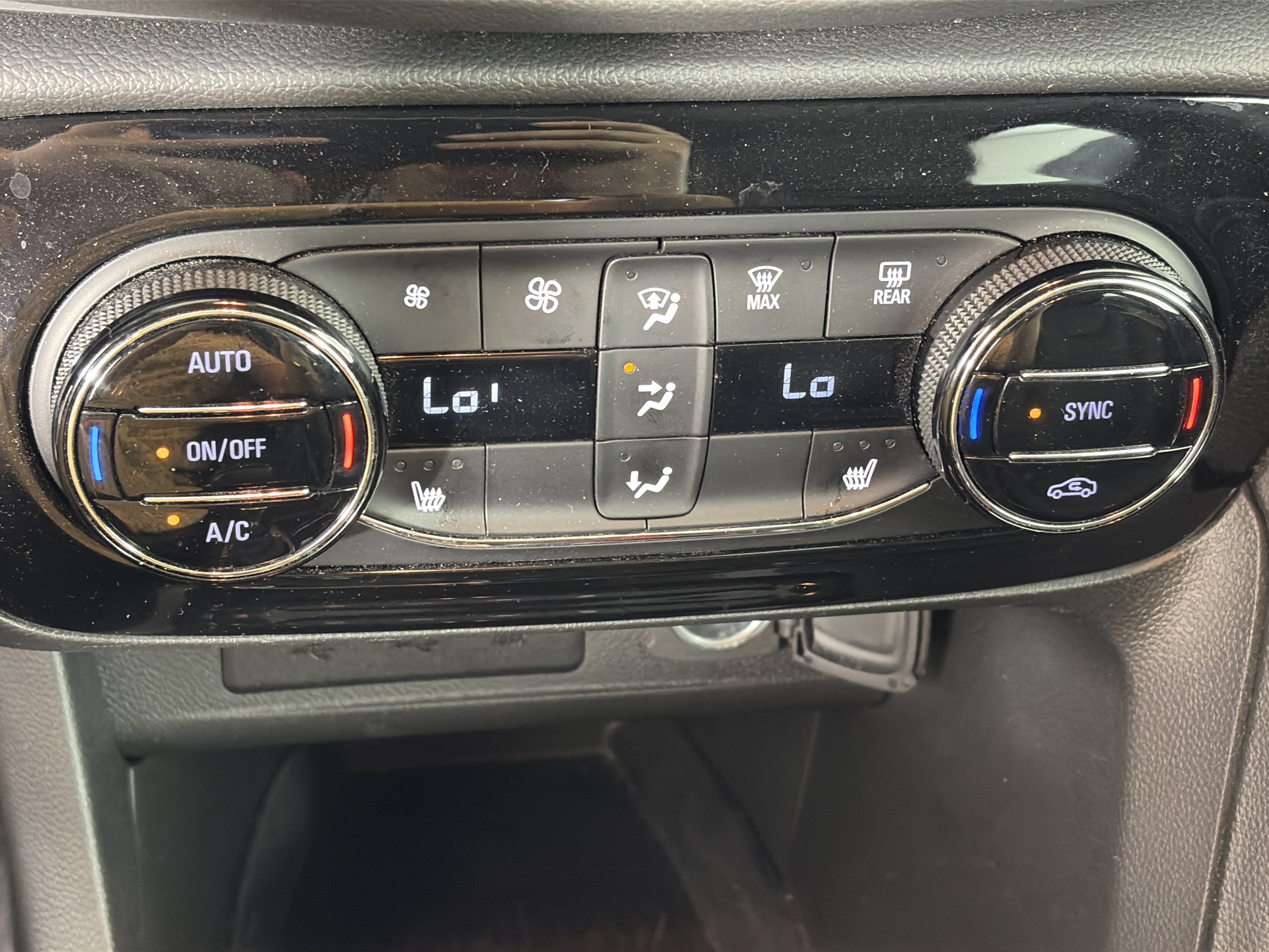 Used 2021 Buick Encore GX Essence w/ Sport Touring Package AWD/4WD image 22