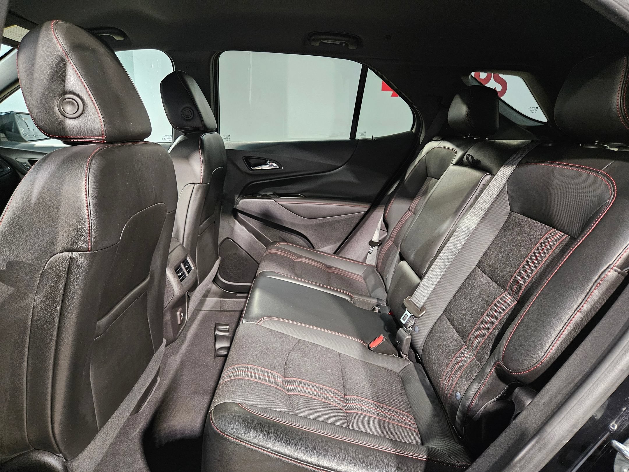 Used 2023 Chevrolet Equinox RS AWD/4WD image 37