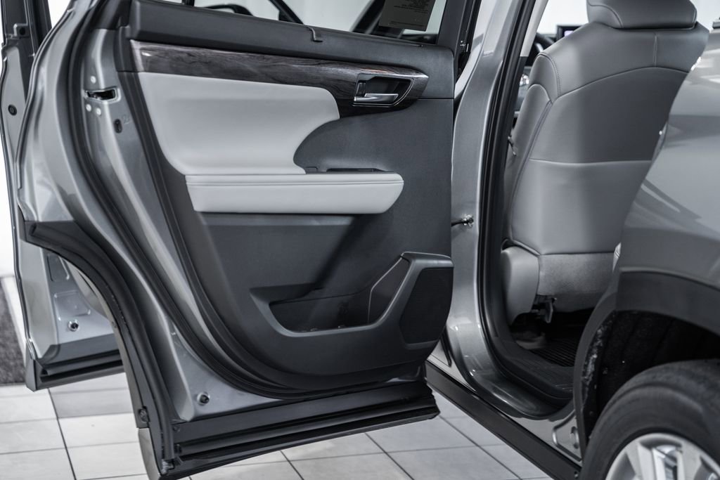 New 2026 Toyota Highlander Limited image 44