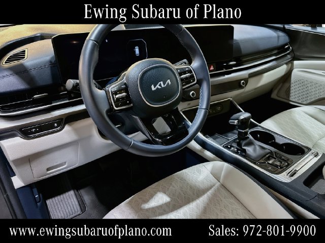 Used 2025 Kia Carnival SX FWD image 9