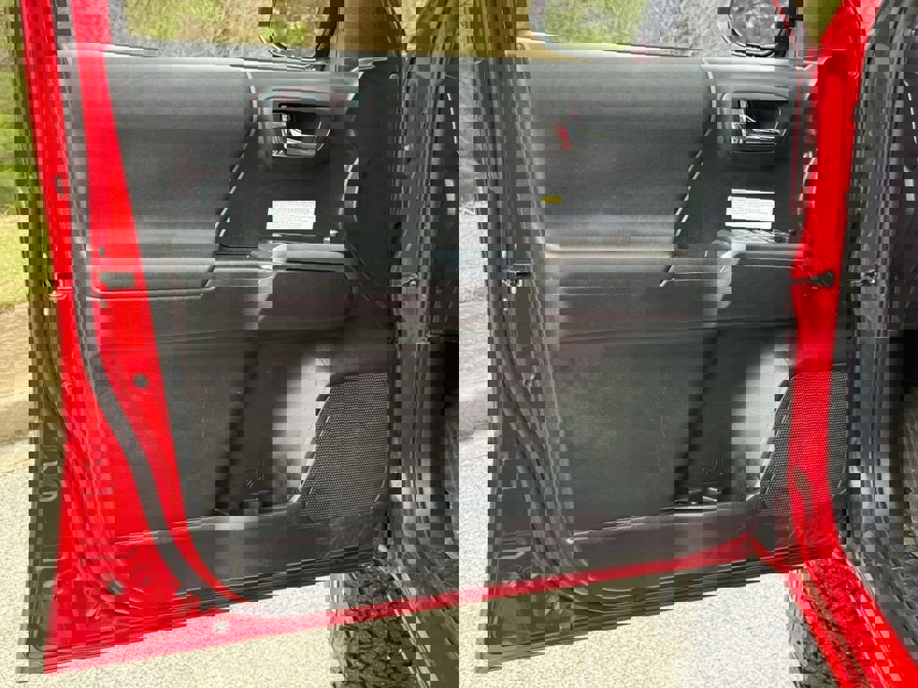 Used 2017 Toyota Tacoma TRD Off-Road w/ Tow Package (A/T) image 21