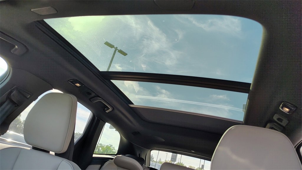 New 2026 Volvo XC60 B5 Plus w/ Protection Package Premier image 26