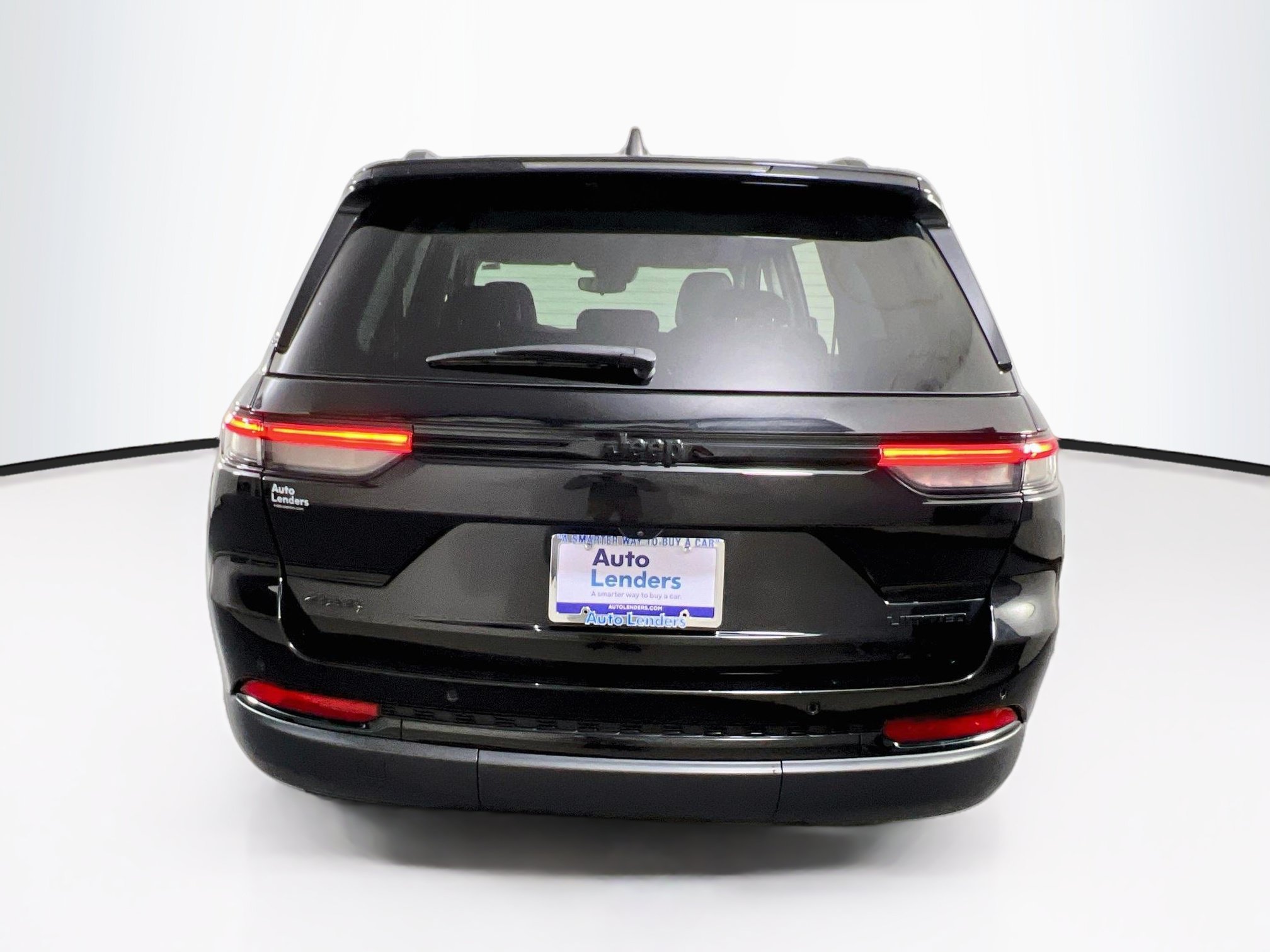 Used 2023 Jeep Grand Cherokee Limited w/ Black Appearance Package AWD/4WD image 6