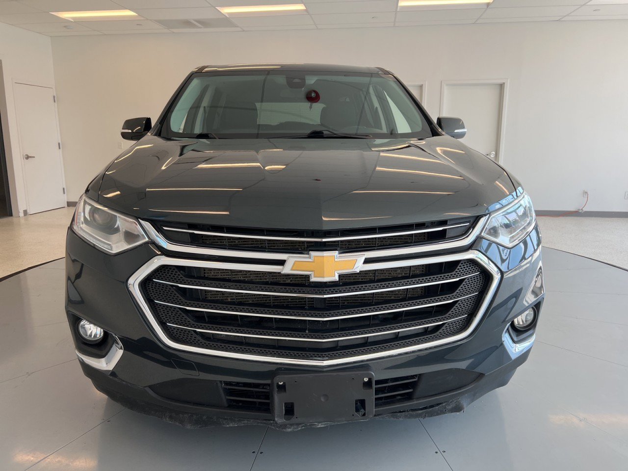 Used 2021 Chevrolet Traverse LT image 2