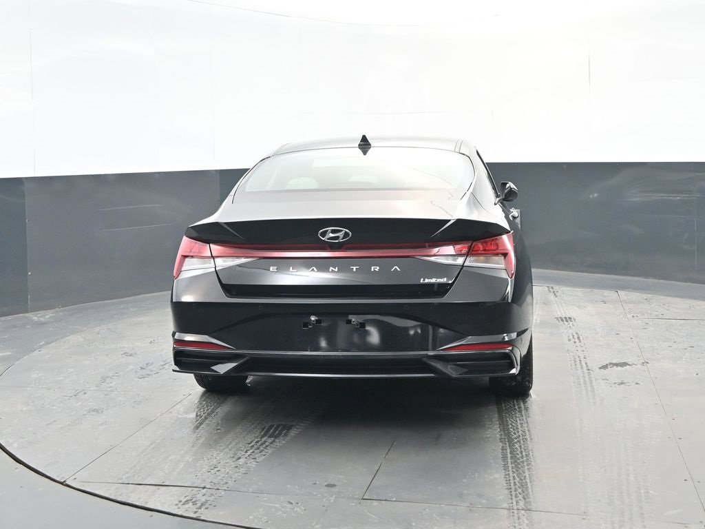 Used 2022 Hyundai Elantra Limited image 4