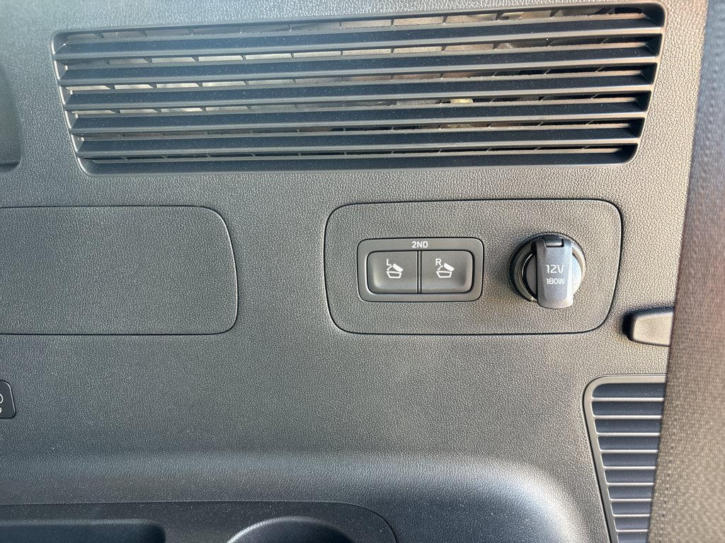 Certified 2026 Kia Sorento LX FWD image 31