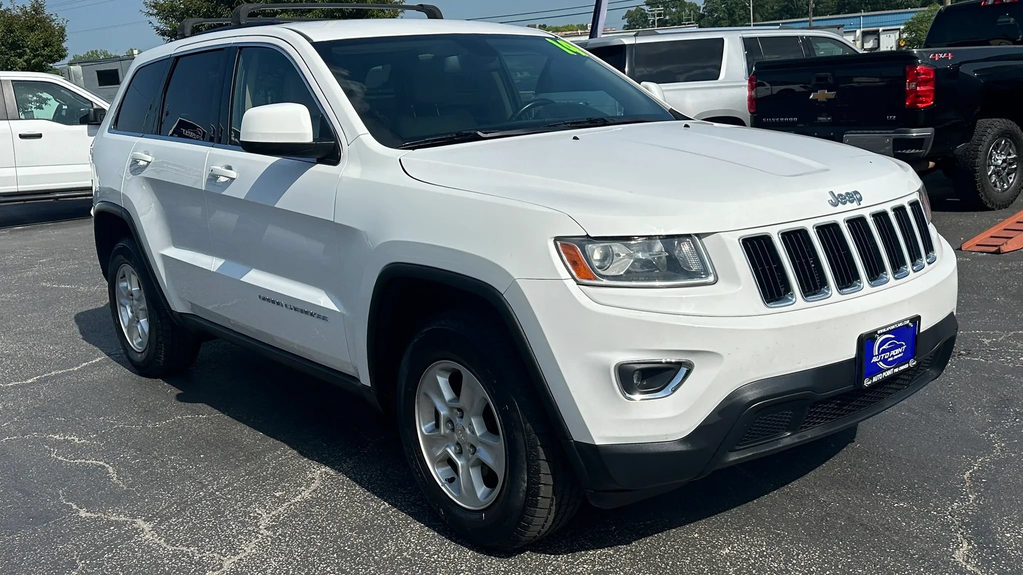 Used 2014 Jeep Grand Cherokee Laredo AWD/4WD image 3