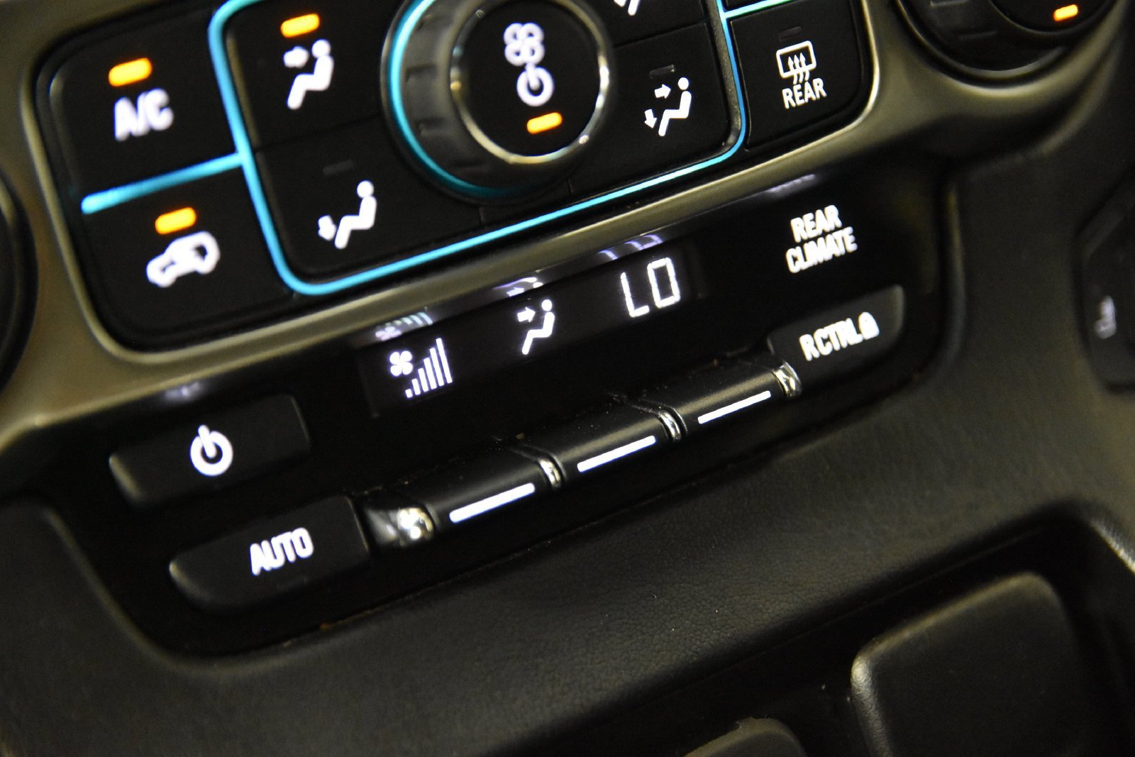 Used 2018 Chevrolet Tahoe LT RWD image 28