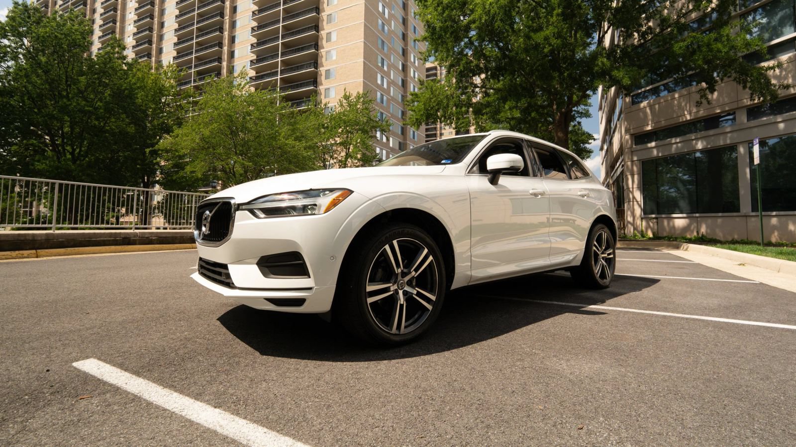 Used 2019 Volvo XC60 T5 Momentum w/ Multimedia Package AWD/4WD image 7