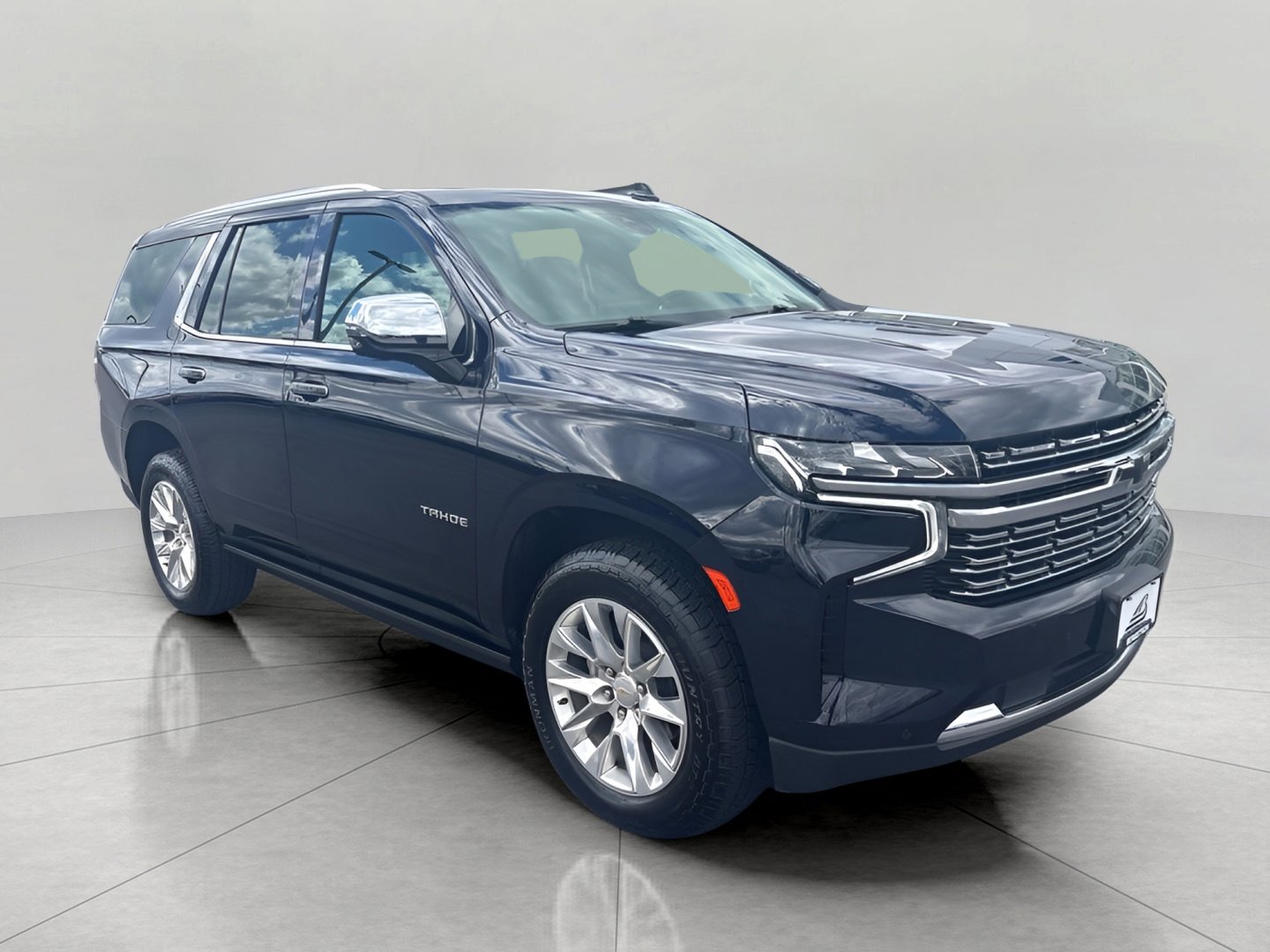Used 2023 Chevrolet Tahoe Premier w/ Premium Package AWD/4WD image 1