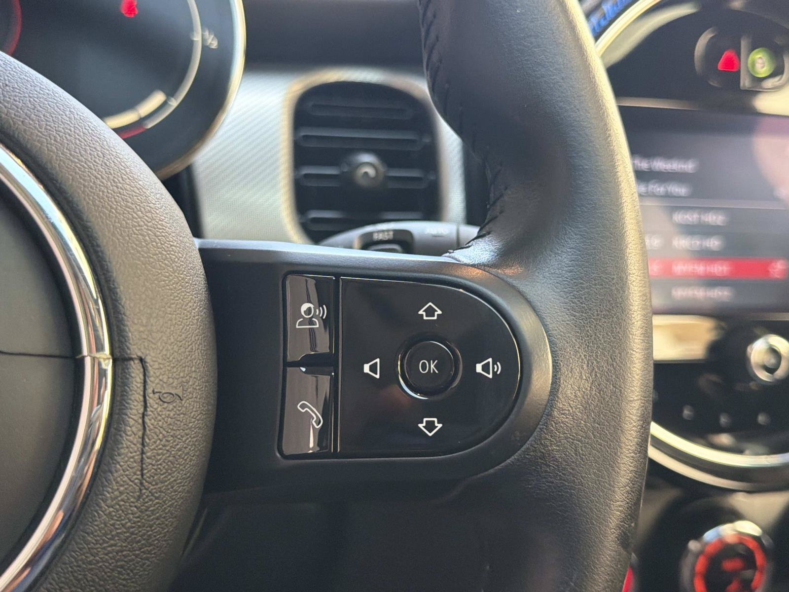 Used 2022 MINI Cooper 4-Door Hardtop FWD image 17