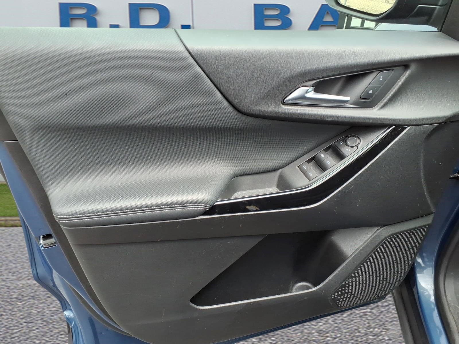 Used 2025 Chevrolet Equinox LT w/ Midnight Edition FWD image 9