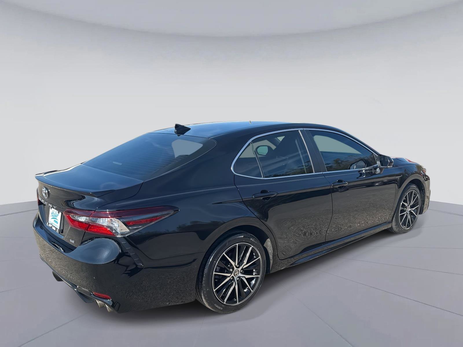 Used 2024 Toyota Camry SE image 4