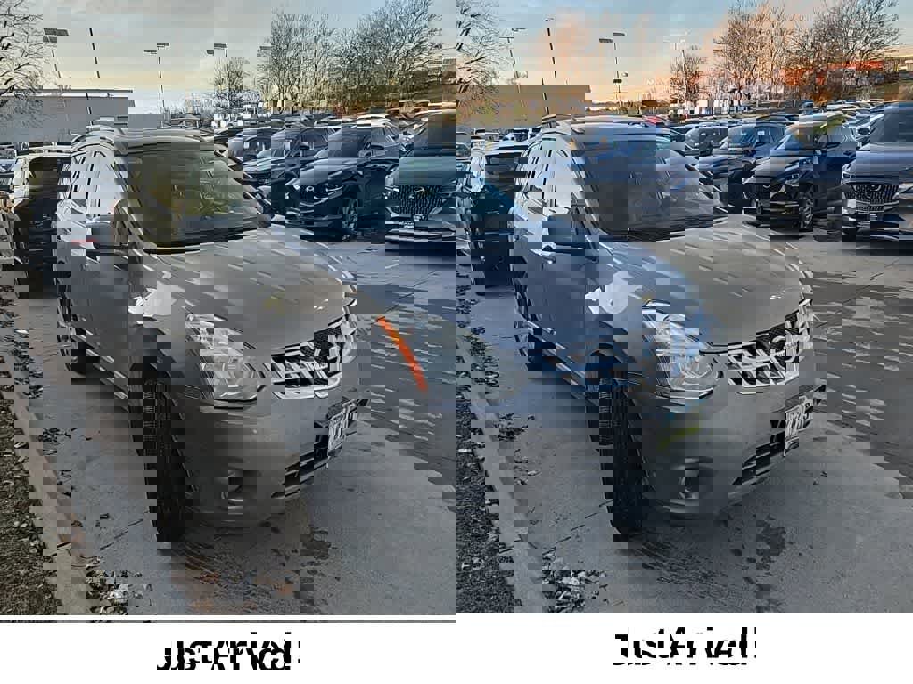 Used 2011 Nissan Rogue SV w/ SL Pkg image 2