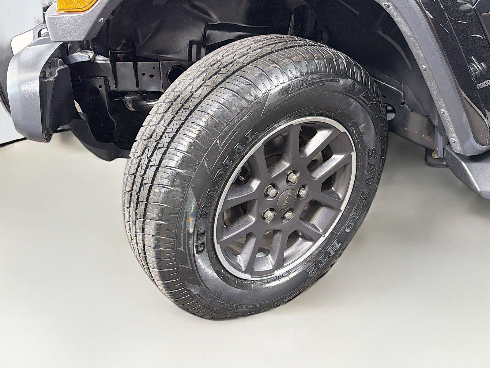 Used 2020 Jeep Gladiator Overland AWD/4WD image 36