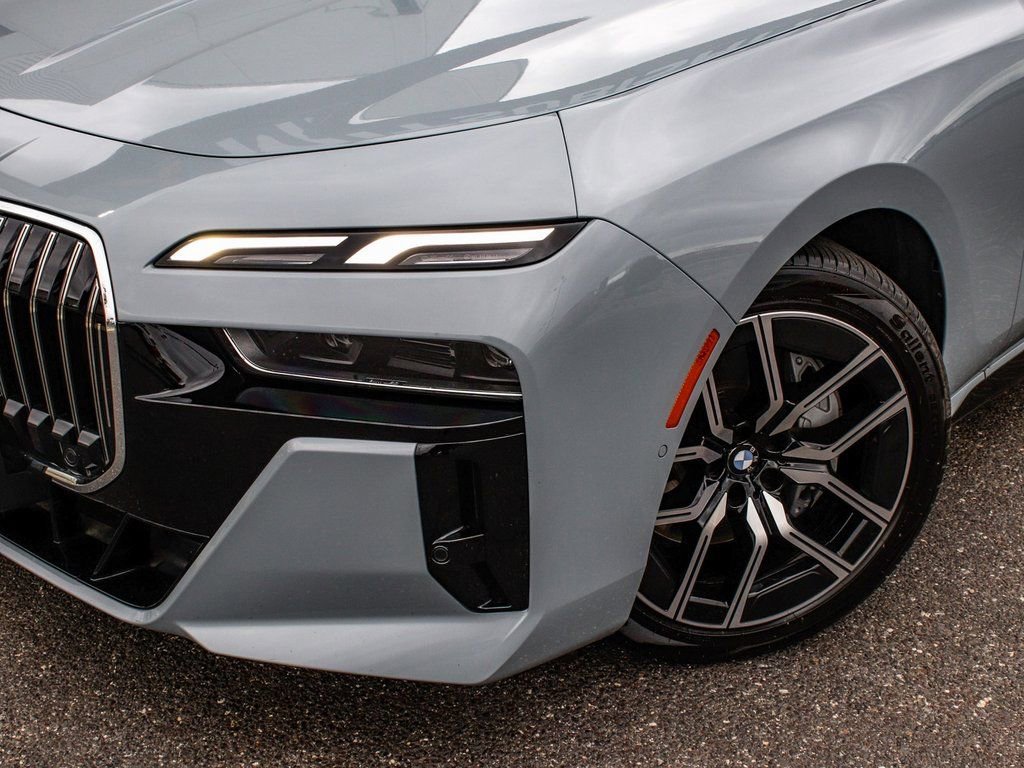 Used 2025 BMW 740i xDrive image 49