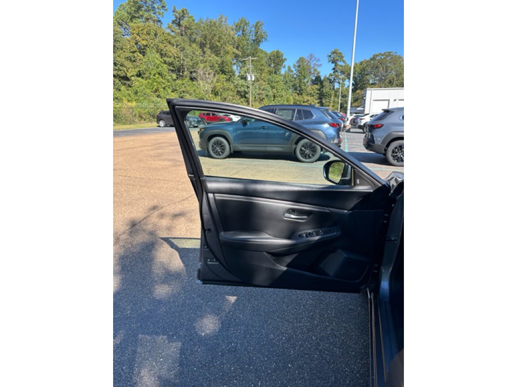 Used 2024 Nissan Sentra SV image 6