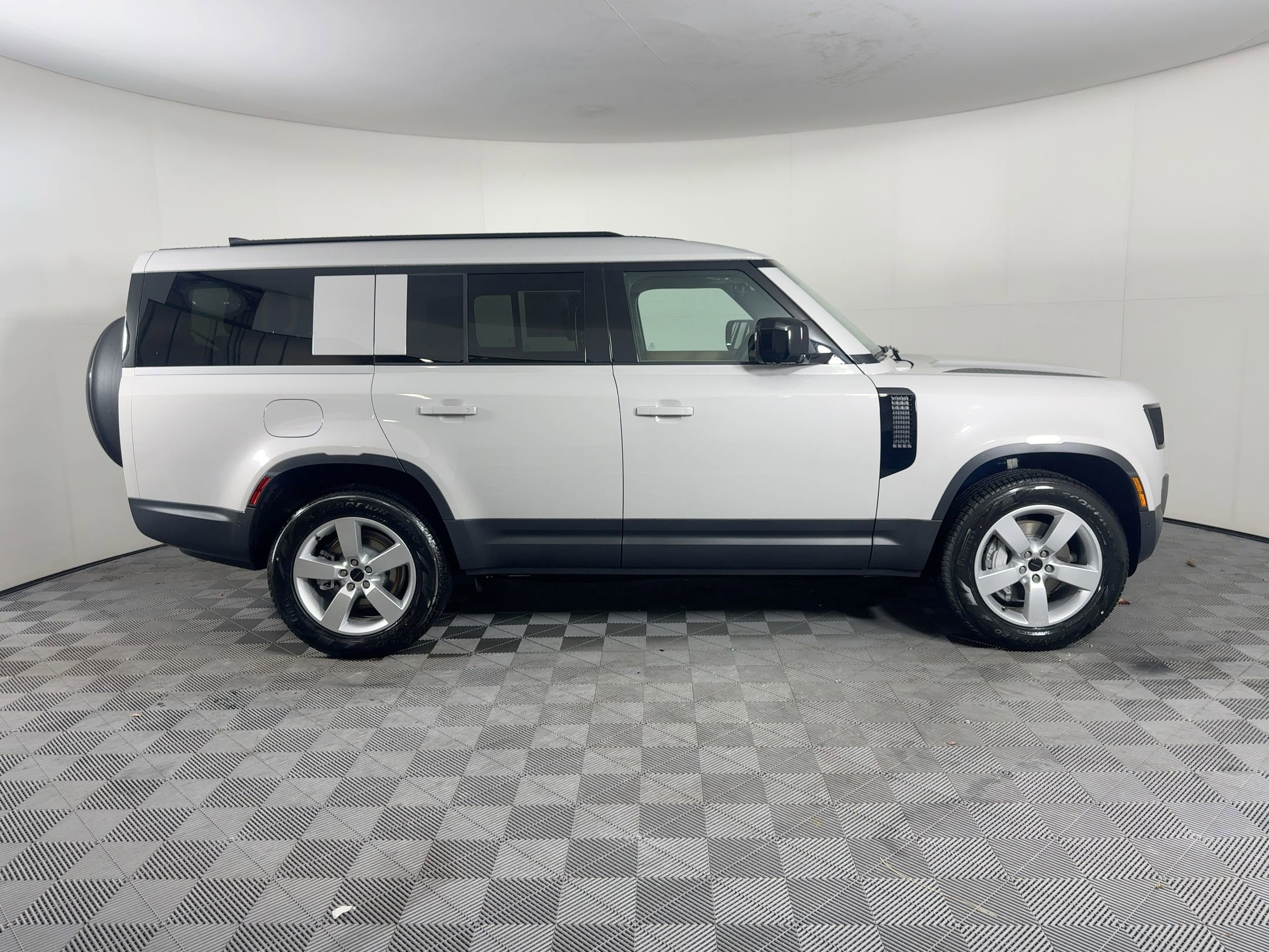 New 2026 Land Rover Defender 130 S image 9