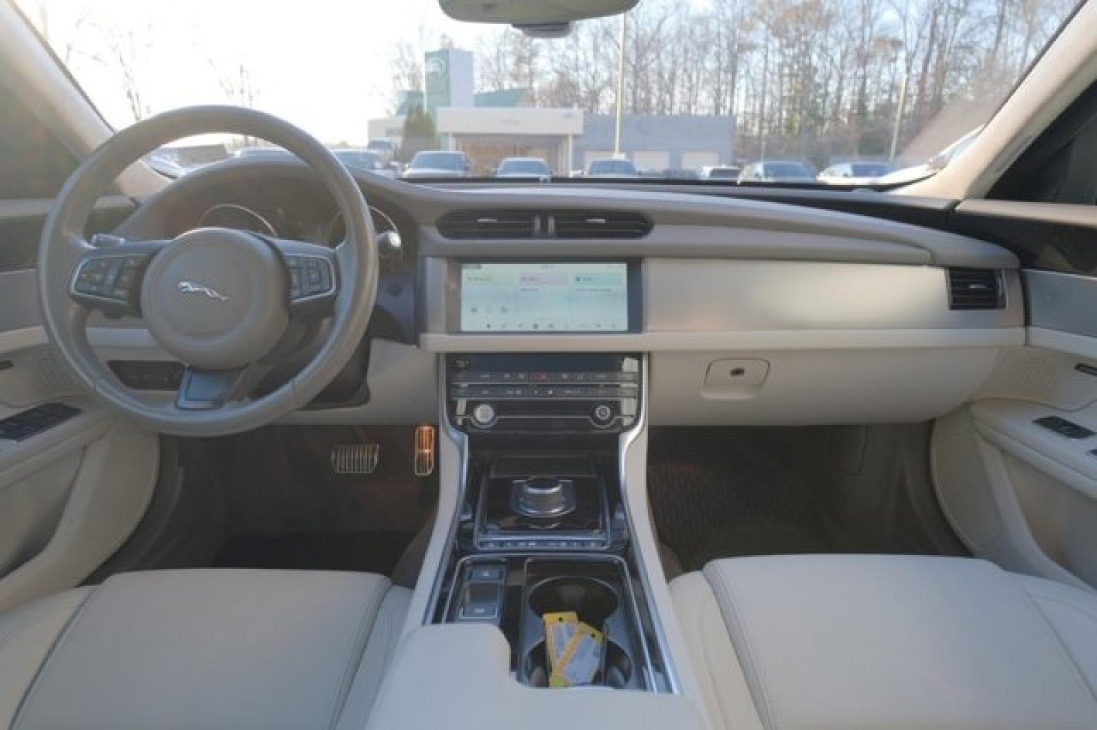 Used 2020 Jaguar XF Premium image 20