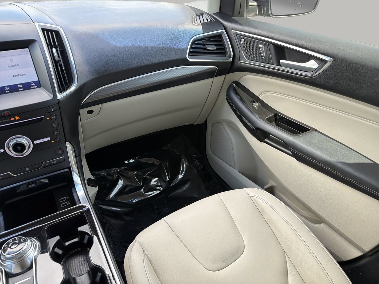 Used 2019 Ford Edge Titanium FWD image 16