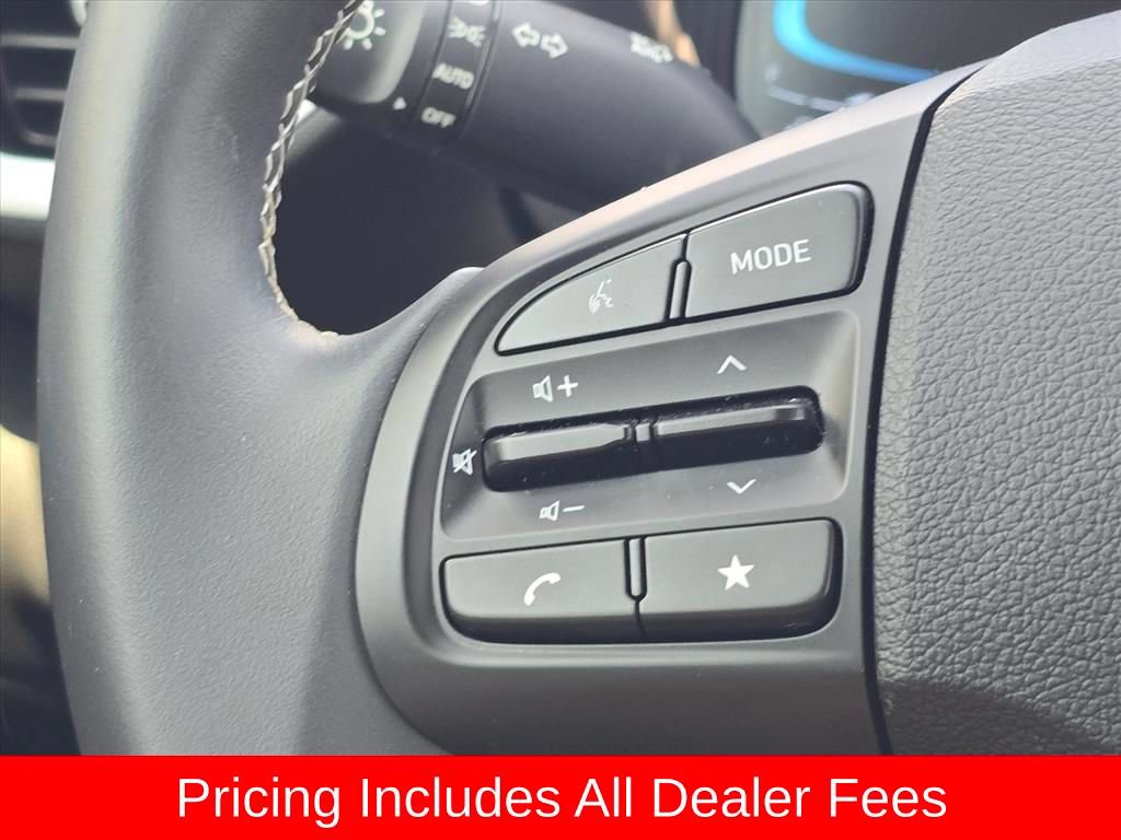 Certified 2025 Hyundai Venue Limited FWD image 19