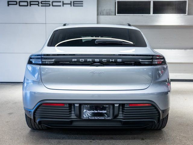 Certified 2025 Porsche Macan Electric image 7