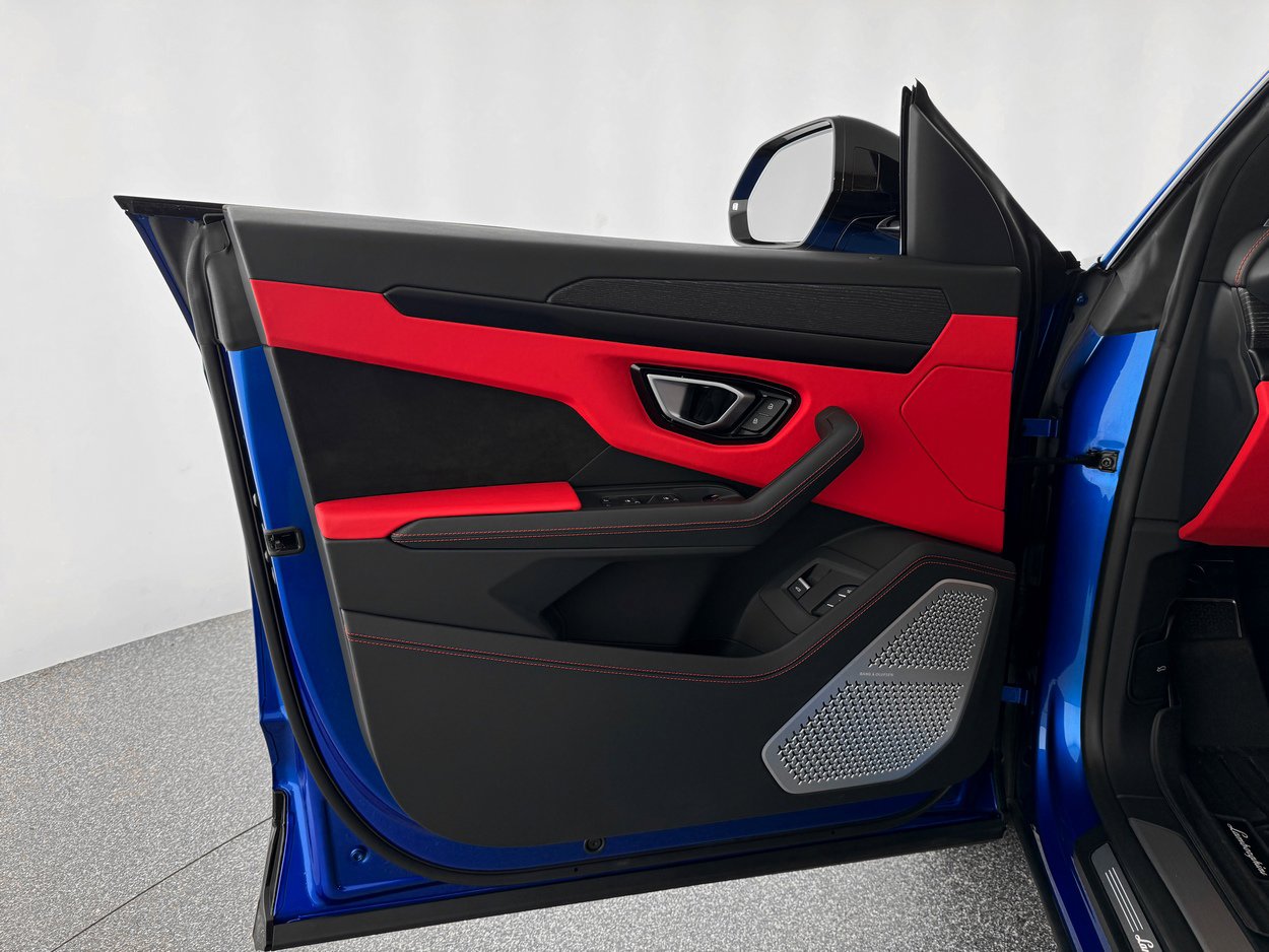 Used 2022 Lamborghini Urus image 11