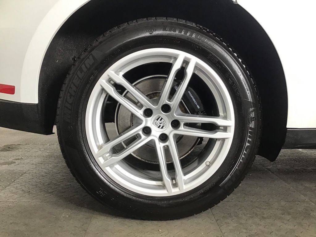 Certified 2024 Porsche Macan AWD/4WD image 13