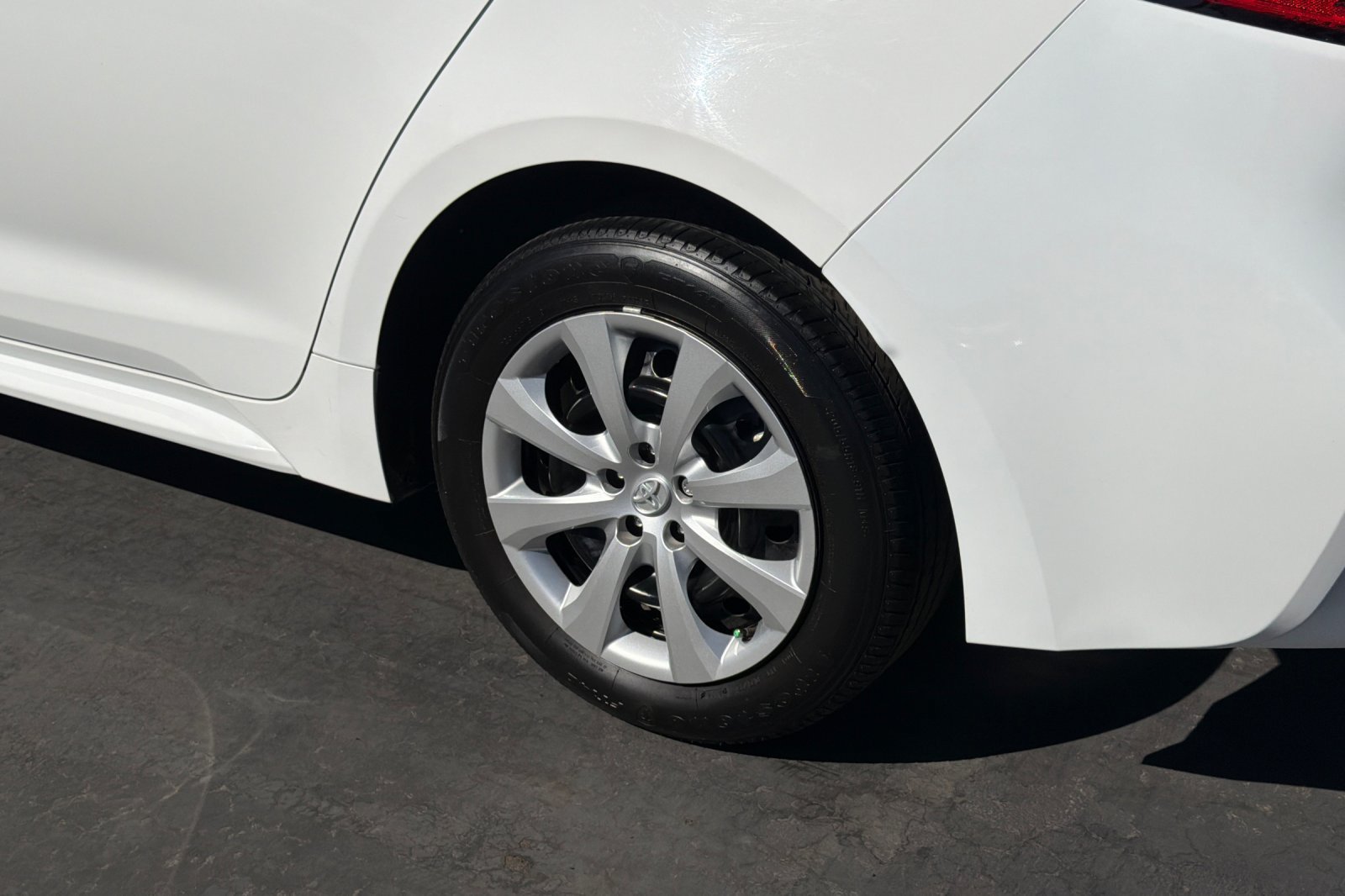 Used 2025 Toyota Corolla LE FWD image 4