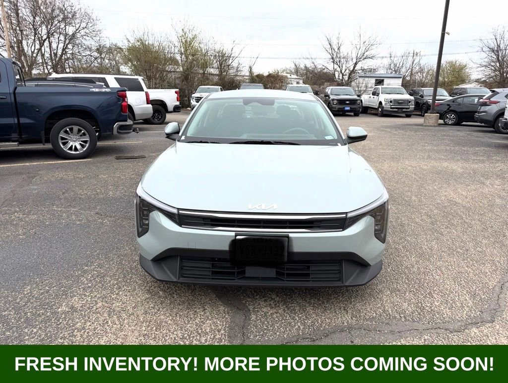Used 2025 Kia K4 LXS image 2
