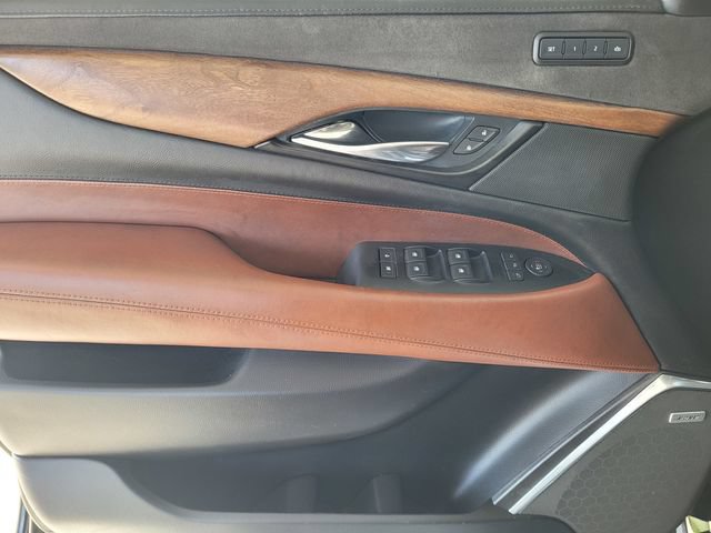 Used 2020 Cadillac Escalade Premium Luxury w/ Escalade Sport Edition AWD/4WD image 18